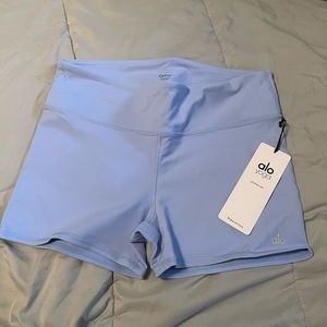 NWT Alo Yoga Bare it airbrush short